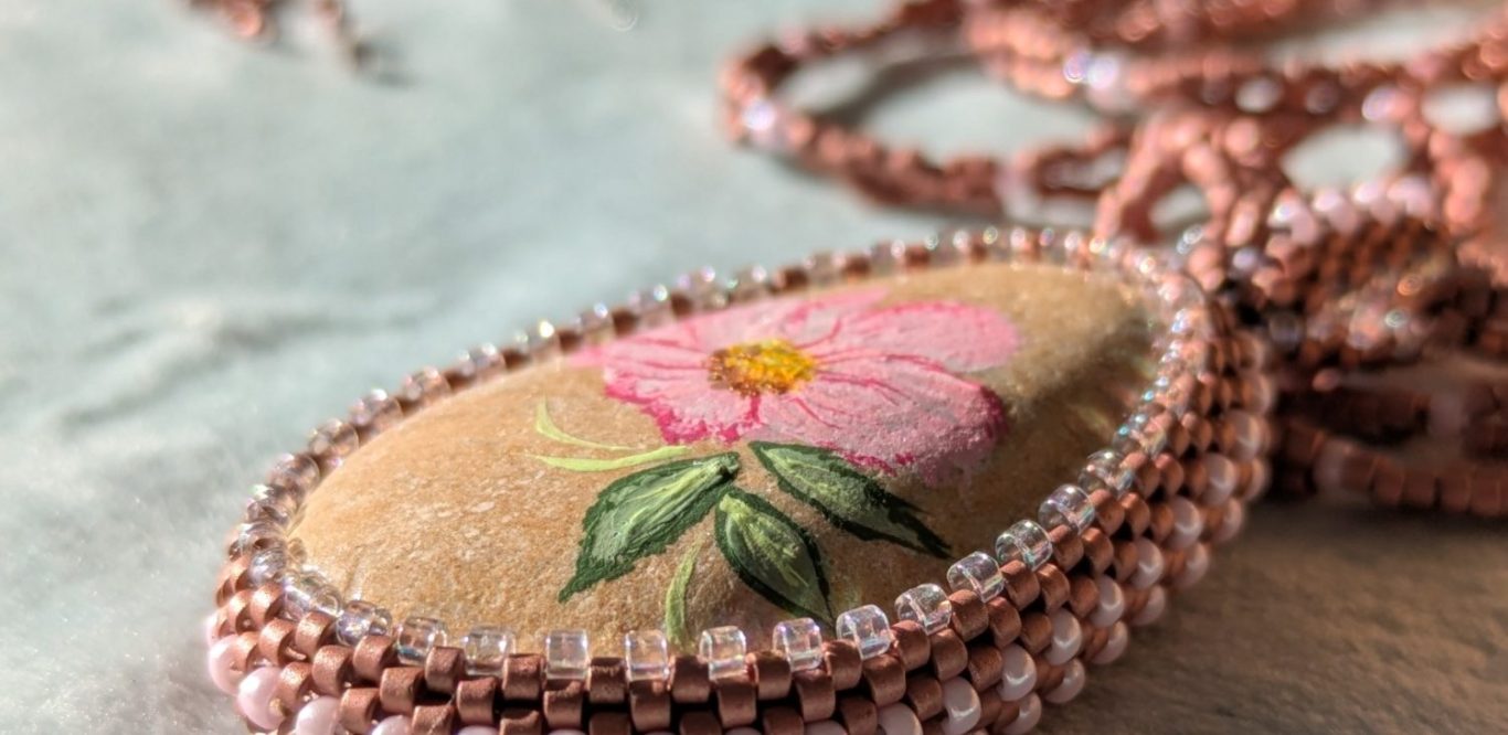 Arbustes en automne, médaillon en bois de hêtre peint à la main.